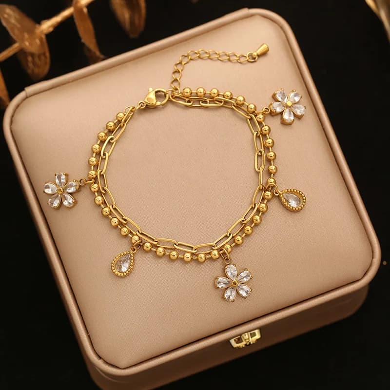 Гривна с кръгли charms и римски цифри